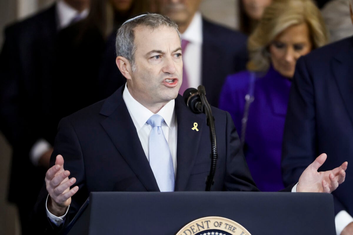 GettyImages-2194388177-1200x800